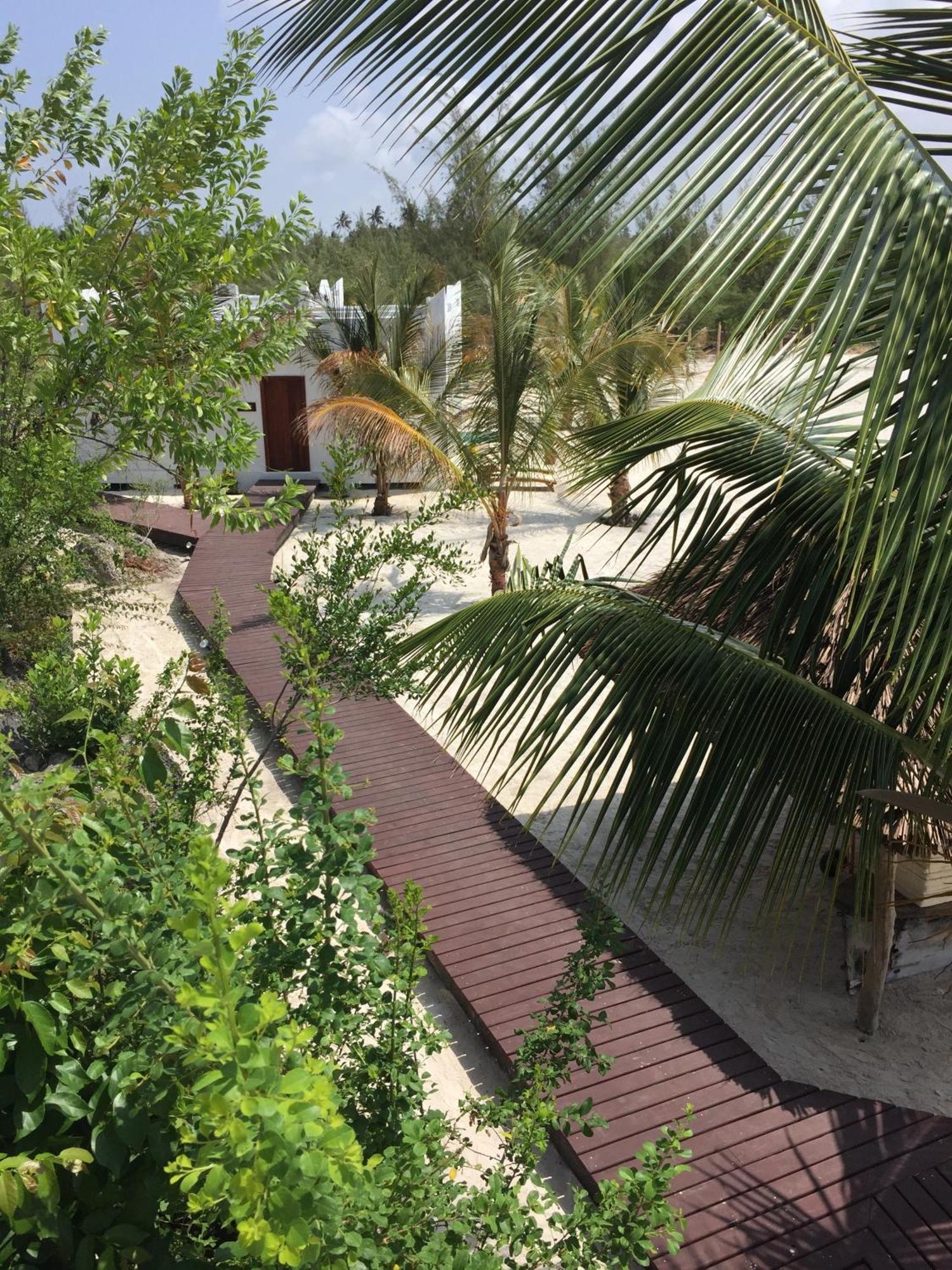 Konokono Beach Resort And Isaraya Luxury Overwater Villas Michamvi Kae Room photo